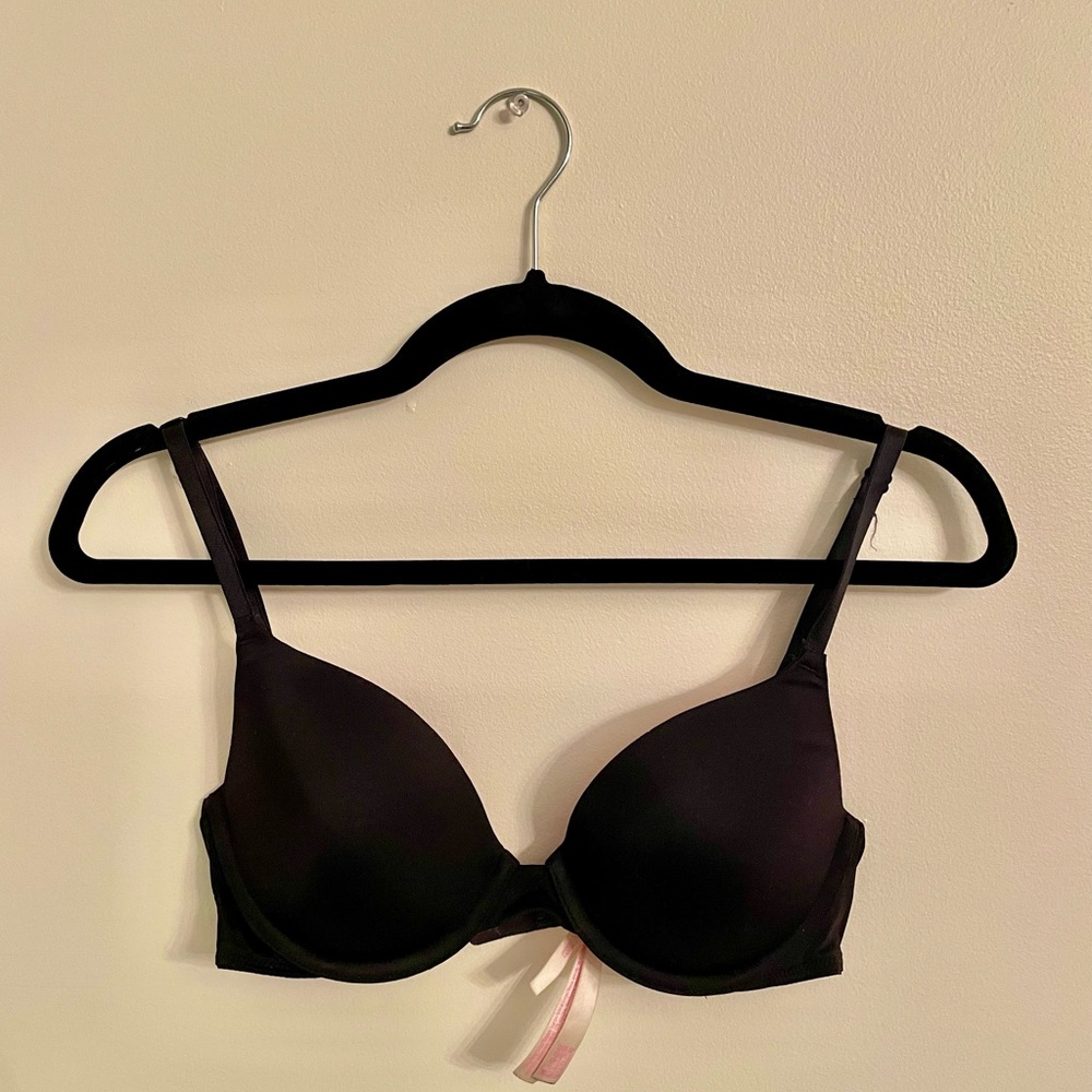 PINK Wear Everywhere T-Shirt Lightly Lined Bra in Black 32C